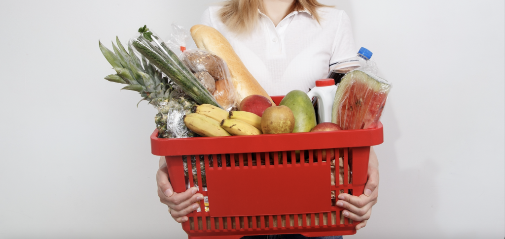 Femme qui fait ses courses